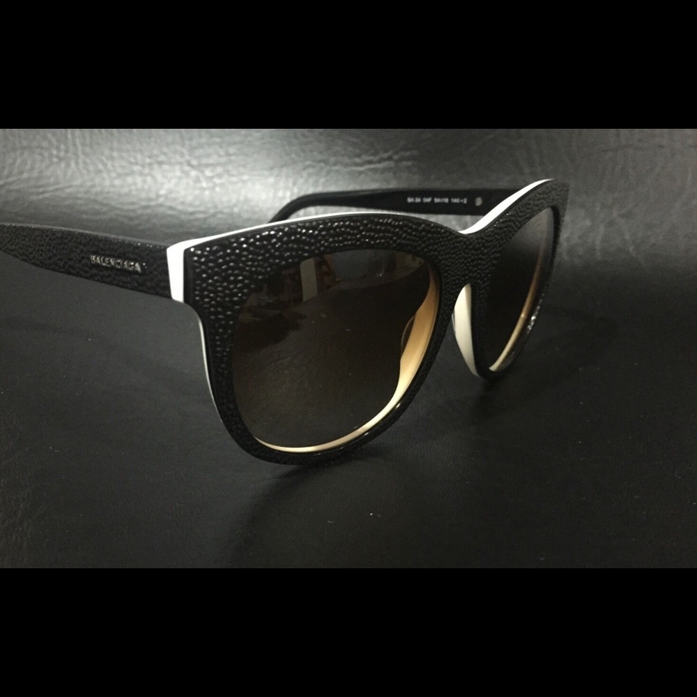 BALENCIAGA BA24 04F Black Cat Eye Sunglasses-NWOT!